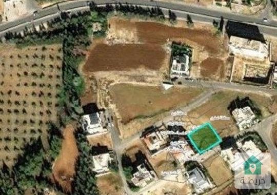 قطعة ارض مميزة جدا للبيع في الحمر تصلح لبناء فيلا او اسكان