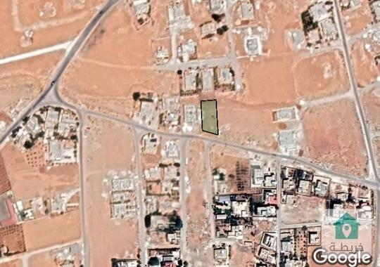 ارض للبيع في رجم الشامي قرب شارع الميه 