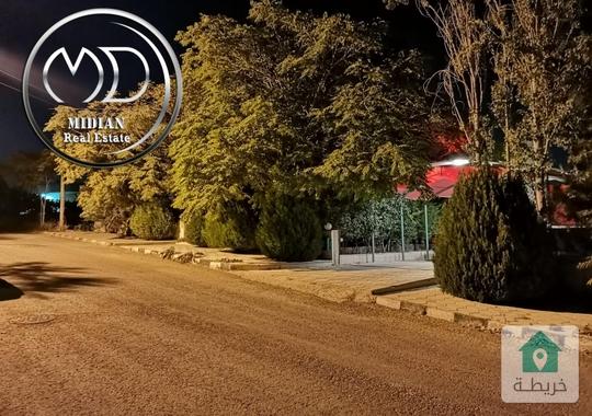 فيلا مستقلة للبيع الفحيص مساحة 100م مع تراسات وحدائق اطلالة رائعة بسعر مناسب