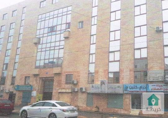 ثلاث محلات متلاصقة  طابقين ٢٤٠ متر مربع للبيع في الجاردنز 