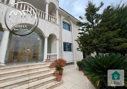 فيلا مستقلة فارغة أو مفروشة للايجار في أجمل مواقع ام السماق مساحة 750م مع تراسات و حدائق تصلح تجاري 