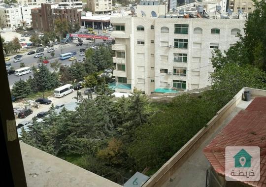 محل تجاري بالوسط التجاري الزرقاء