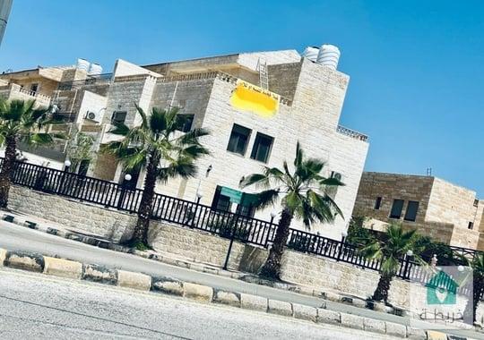 فيللا في مدينة الشرق / الزرقاء للبيع 