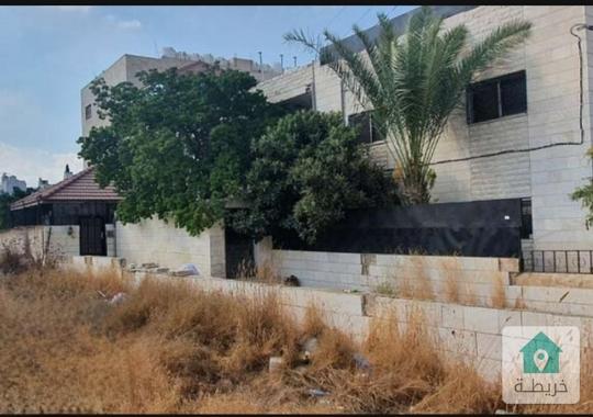فيلا للبيع في اربد غرب إشارة النسيم 