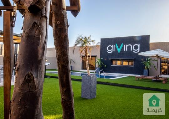 تملك شاليه 5 نجوم ضمن كمباوند giving بالقرب من المطار الارض 550 متر البناء 140 متر
