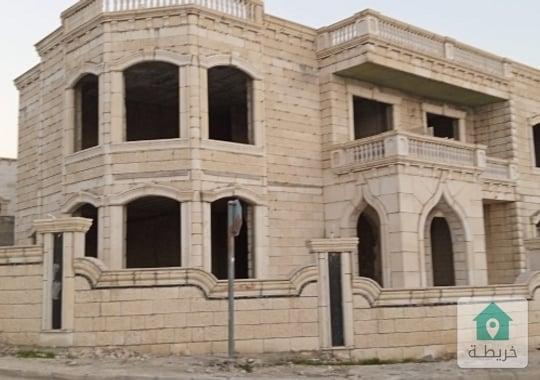 فيلا فاخر بحاجه الي تشطيب للبيع 
