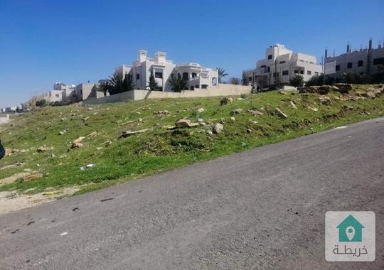 ارض مطلة وتقع على شارعين للبيع