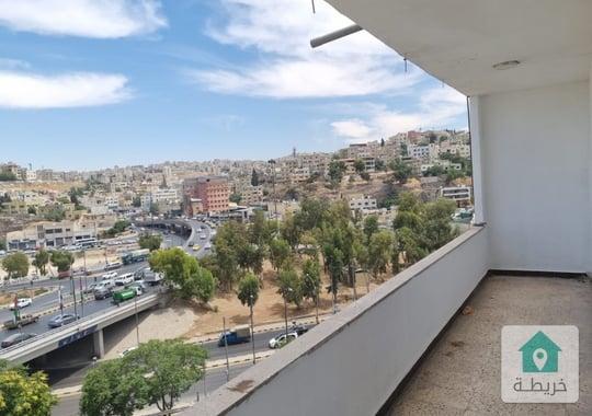 شقة واسعة مطلة للإيجار في الهاشمي الجنوبي