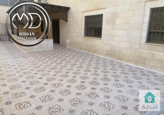 شقة ارضية فارغة للايجار خلدا مساحة 280م مع ترس وحديقة 200م بسعر مميز