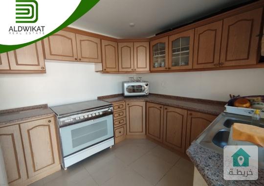 مزرعة للبيع في الخضراء  طريق المطار مساحة الارض 10دونم ومساحة البناء 270م
