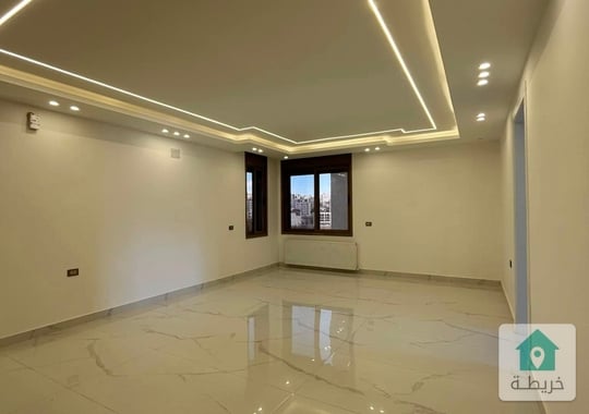 شقة ارضية مميزة جدا وواسعة بمدخل خاص وترس واسع للبيع في أجمل مواقع الجبيهة من المالك مباشرة 
