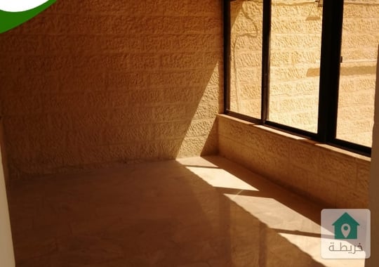 فيلا للايجار في ام السماق مستقلة مساحة البناء 400 م مساحة الارض 500 م