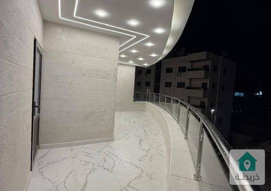 شقه فخمه طابق ثاني بالمدينه الرياضيه للبيع مساحه 204م اربعه نوم للبيع بسعر 99 الف ت 0796974924