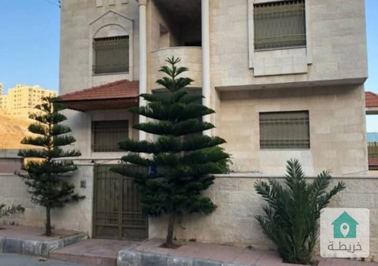 من المالك مباشر فيلا مساحة ٥٣٣ على ارض ٥٤٧ للبيع في عمان أول ( ابو السوس ) 