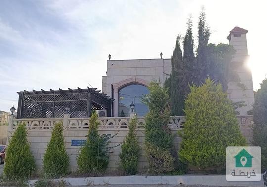 فيلا للبيع في الجبيهة بالقرب من إشارات المنهل والجامعة الأردنية موقع مميز وعلى شارعين
