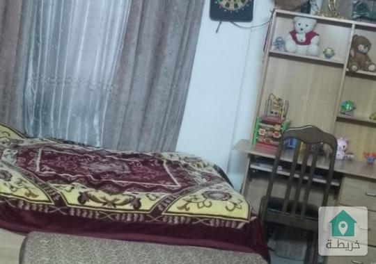 شقة في الزرقاء جبل طارق شارع الشلال مجمع السلطان طابق رابع  مع مصعد 