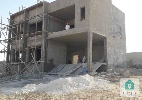 بيت مستقل  طابقين للبيع مع مسبح في طريق المطار 