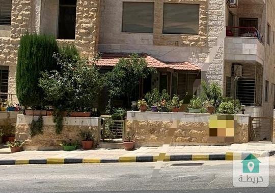 شقة مميزه شبه ارضية مفروشه للإيجار الشهري او السنوي مع تراس حديقه  واسعه و مدخل خاص وكراج 
