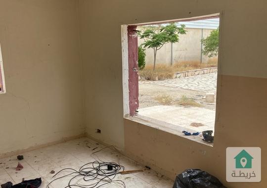 شاليه للبيع في المشرفة بعد سد الكفرين قريبة من ميدان الدرك