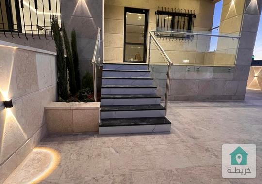 ارضية مع ترس في طريق المطار خلف المدارس العالمية 