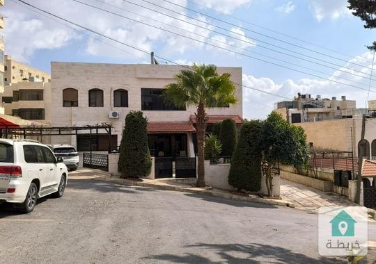 عقار سكني مميز للبيع في عمان الغربية الجاردنز قريب من كل الخدمات مع إطلالة بواجهتين