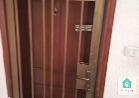 شقه بضاحية الاستقلال بجانب مسجد ابو بكر الصديق للبيع 