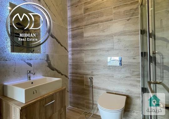 شقة ارضية جديدة للبيع الظهير مساحة 205م مع ترس 40م تشطيبات و ديكورات عصرية فاخرة بسعر مميز