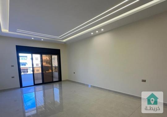 ثالث مع روف دوبلكس في ضاحية الرشيد قرب الامن مع تدفئة راكبة 