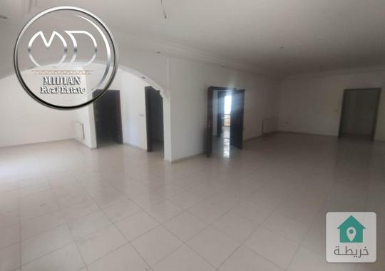 شقة طابقية فارغة للايجار ضاحية الامير راشد  مساحة 240م طابق اول بسعر مميز