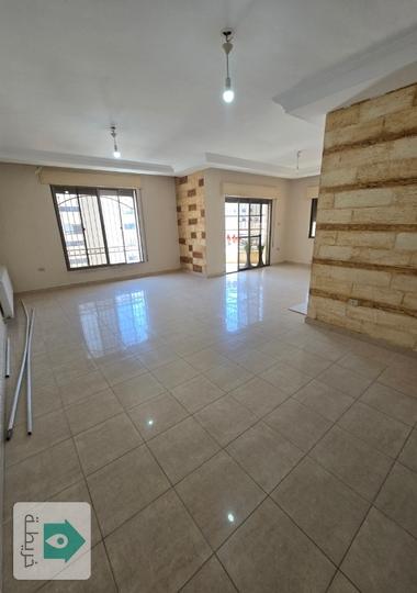 شقة للبيع في أجمل مواقع الجاردنز ١٨٧م طابق ثالث مطلة بحالة جيدة جدًا وسعر مميز 