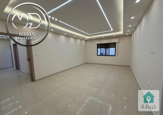 شقة فارغة للايجار ضاحية الامير راشد مساحة 300م 4 نوم طابق اول تشطيبات و ديكورات فاخرة