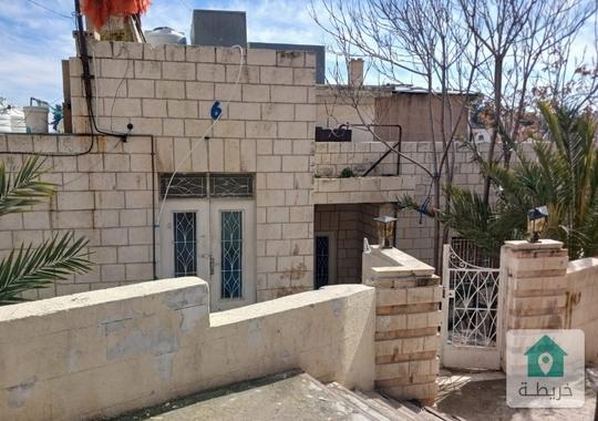 بيت مستقل من شقتين مع حديقة كببرة للإيجار