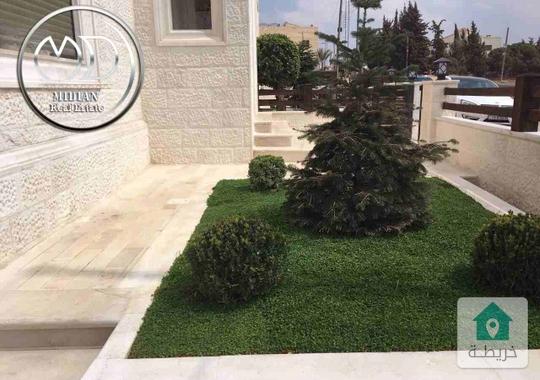 فيلا جديدة فارغة للايجار في أجمل مواقع الظهير مساحة 600م تشطيبات و ديكورات سوبر ديلوكس اطلالة جميلة 