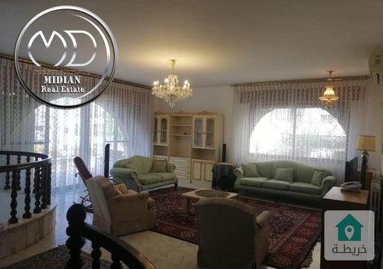 فيلا مستقلة مفروشة للايجار الشميساني مساحة 700م مع تراسات و حدائق 400م سوبر ديلوكس بسعر مميز جدا