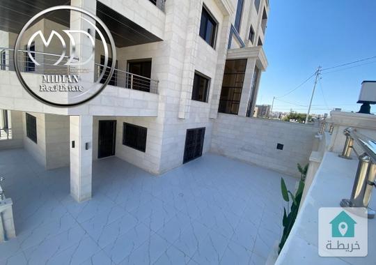 شقة ارضية للبيع ضاحية الرشيد مساحة 210م مع ترس 40م تشطيبات و ديكورات عصرية فاخرة جديدة لم تسكن