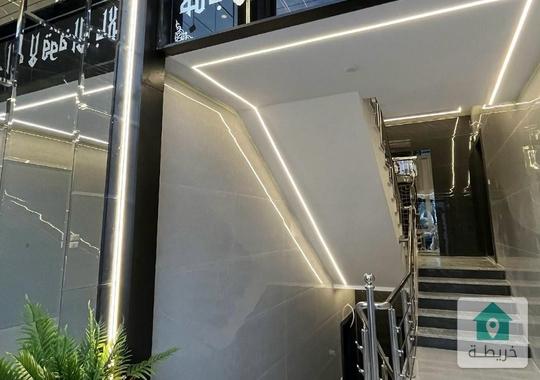 شقة مميزة سوبر ديلوكس طابق 3 مع روف بناء جديد مقابل الحرية مول في منطقة هادئة