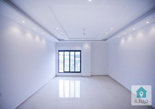 للبيع من المالك بسعر مميز مع امكانيه التقسيط في اجمل مناطق الجبيهه حي المنصور 