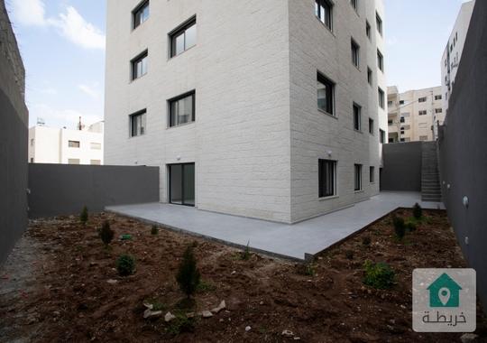 شقه مميزه بتشطيب ملوكي مساحة 150متر مع حديقة 165متر و مدخل مستقل