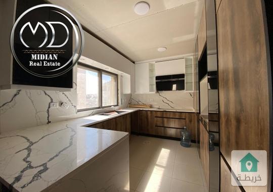 شقة فارغة للايجار حي الصحابة طابق ثاني مساحة 175م تشطيبات سوبر ديلوكس اطلالة رائعة بسعر مميز