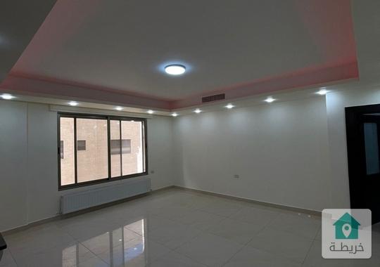 شقة شبه ارضية في اجمل مناطق الرابية بسعر لقطة