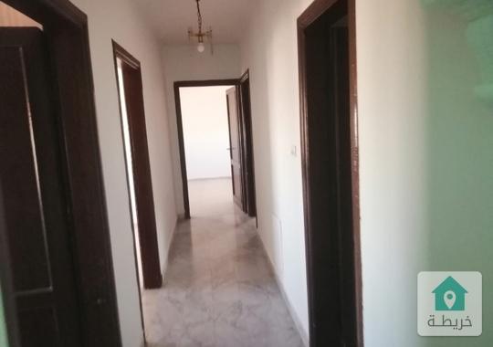 شقه للايجار فارغه لعرسان أو عيله صغيره للجادين ا