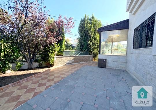 عبدون شقة ارضية طابقية 4 نوم مع حديقة كبيرة و كراج و مدخل خاص