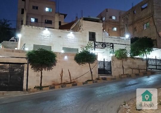 منزل للبيع على شارعين مميز بسعر شقة في منطقة هادئة ومرتفعة