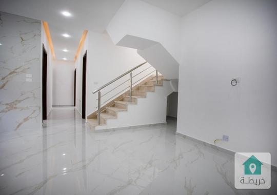  شقة دوبلكس طابق تالت مع روف  فاخرة للبيع في ضاحية الرشيد  مساحة إجمالية 200م بسعر محروووق 