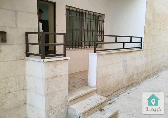 شقتين ارضيات متقابلات للبيع 