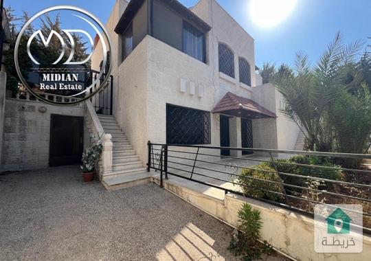 فيلا مستقلة فارغة للايجار في ام السماق قرب السيتي مول سوبر ديلوكس منطقة فلل هادئة بسعر مميز جدا