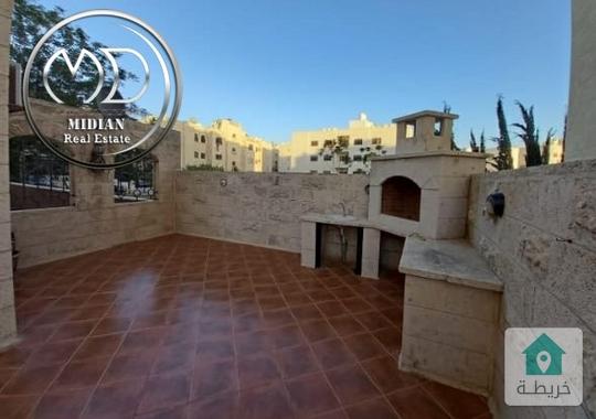 شقة شبه ارضي فارغة للايجار الدوار السابع مساحة 190م مع ترس و حديقة 100م تشطيبات سوبر ديلوكس