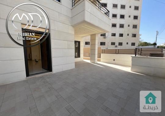 شقق ارضية جديدة للبيع ضاحية النخيل مساحة 210م مع تراسات و حدائق تشطيبات و ديكورات عصرية فاخرة