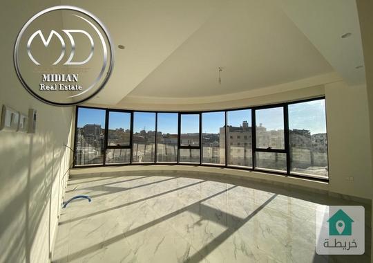 شقة دوبلكس فارغة للايجار طابق أخير مع روف دير غبار مساحة 220م مع تراسات تشطيبات و ديكورات عصرية فاخر