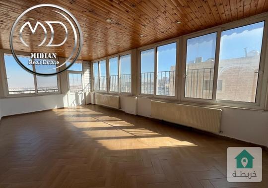 شقة دوبلكس فارغة للايجار طابق أخير مع روف ضاحية الرشيد مساحة 300م مع تراسات اطلالة رائعة